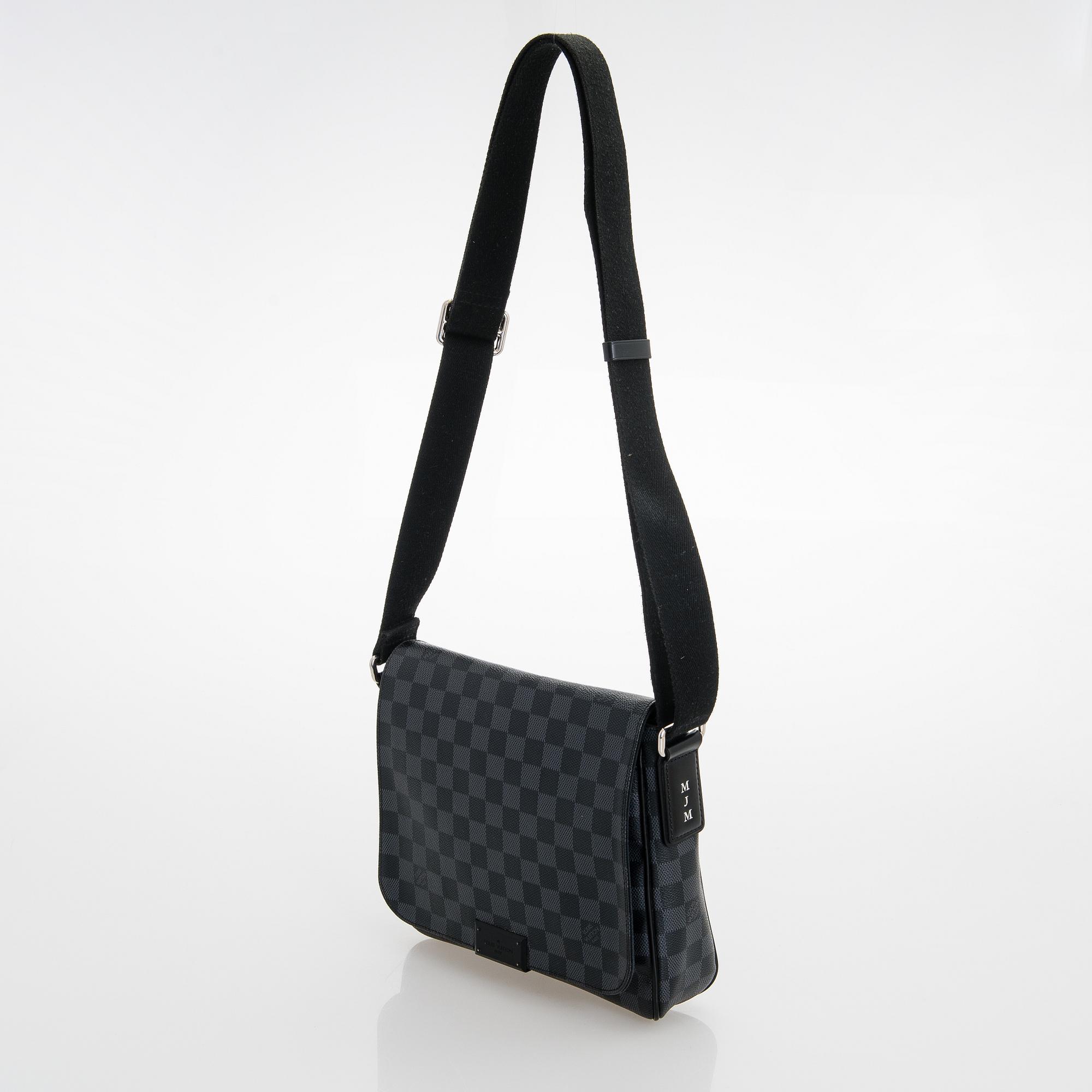Louis Vuitton, "District PM Messenger", väska.