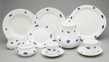 KAFFE samt MATSERVIS, 69 delar, porslin, "Blå blom", Gustavsberg, 1900-tal.