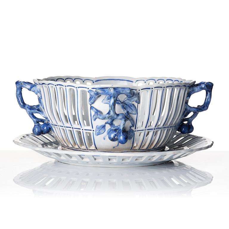 A Swedish latticed jugend flintware bowl and dish, Rörstrand, around 1900.