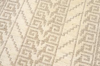 Märta Måås-Fjetterström, matta, "Vita spetsporten", flossa, signerad AB MMF, ca 220 x 136 cm.