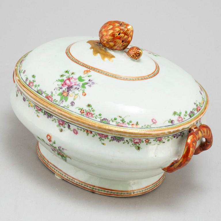 A famille rose tureen with cover, Qing dynasty, Qianlong (1736-95).