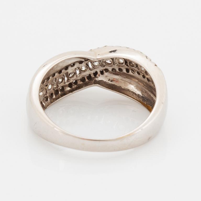Brilliant-cut diamond ring.