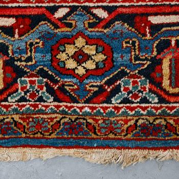 A carpet, semi-antique Heriz 467 x 347 cm.