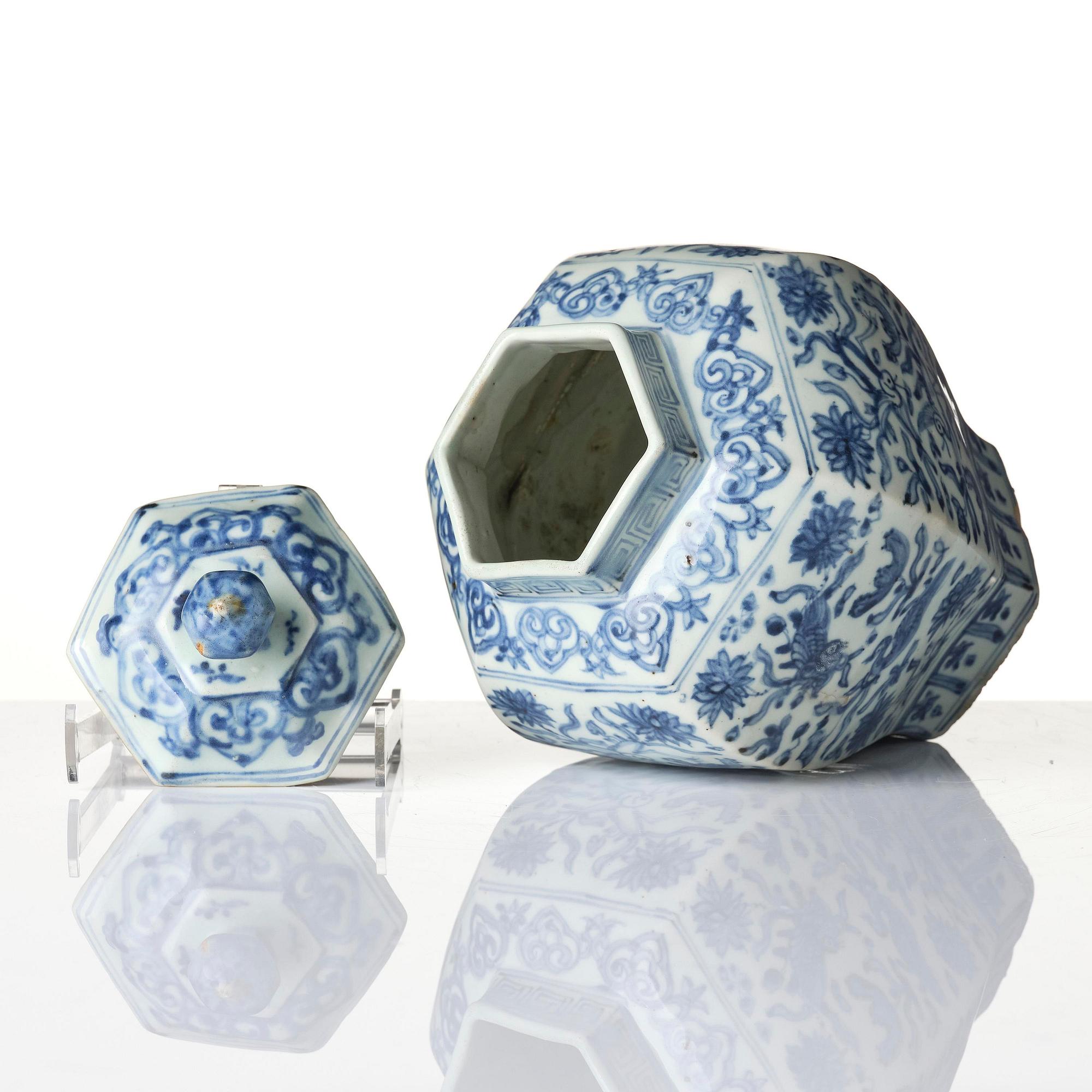A blue and white faceted 'lotus and birds' jar with cover, Ming dynasty (1368-1644).