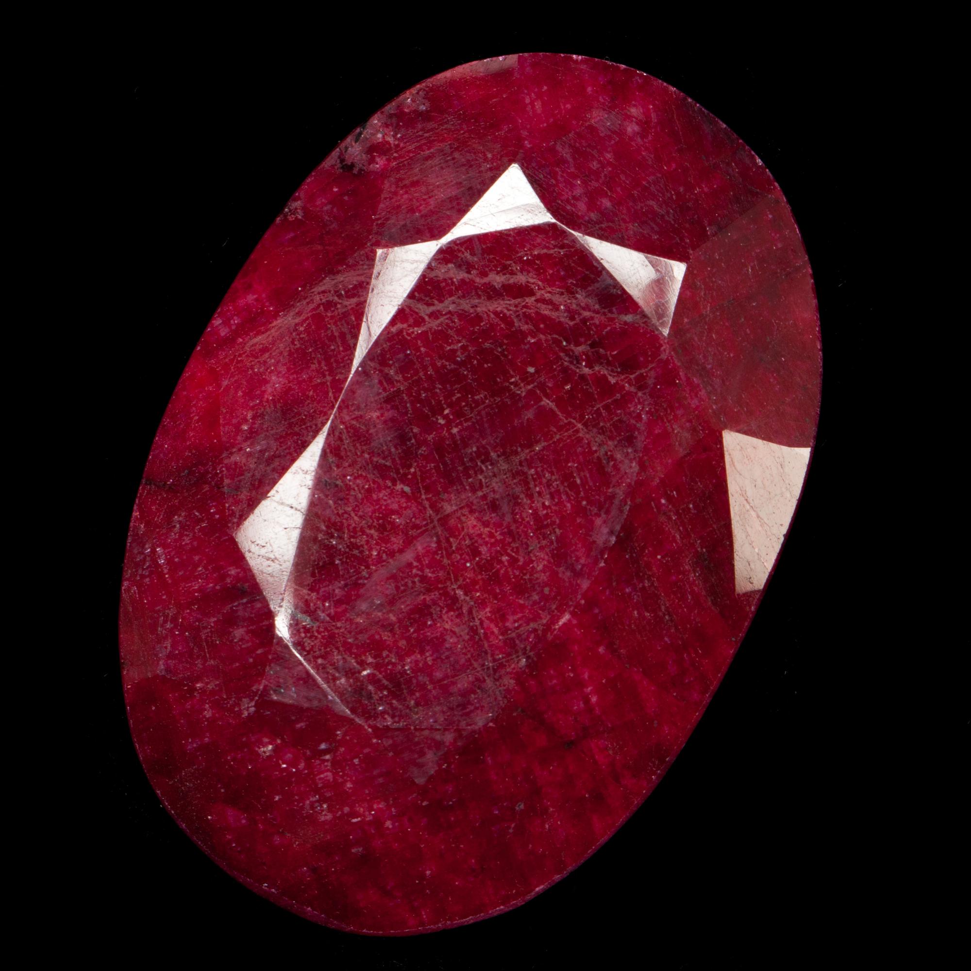 RUBIN, röd, oval fasetterad, ca 137ct, vikt ca 27,4g.