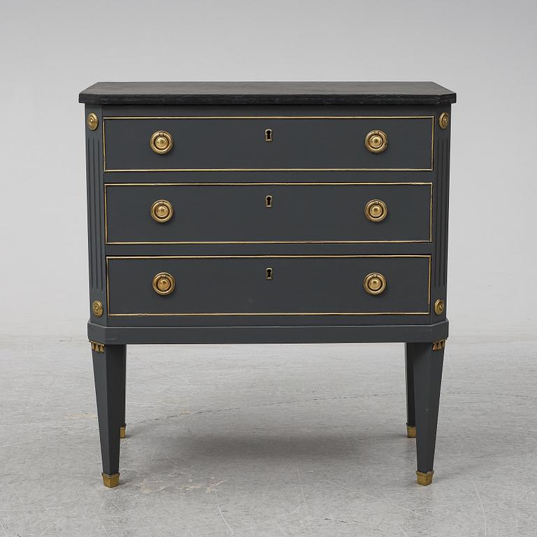 Late Gustavian style chest of drawers, second half of the 20th century.