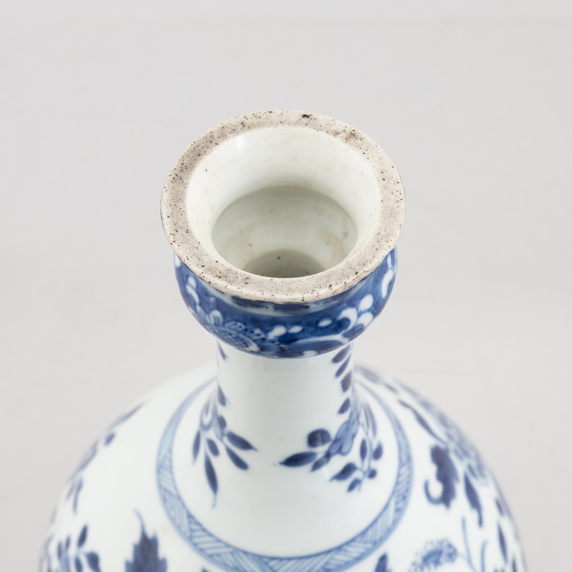 A blue and white porcelain vase, China, Qingdynasty, 19th century.