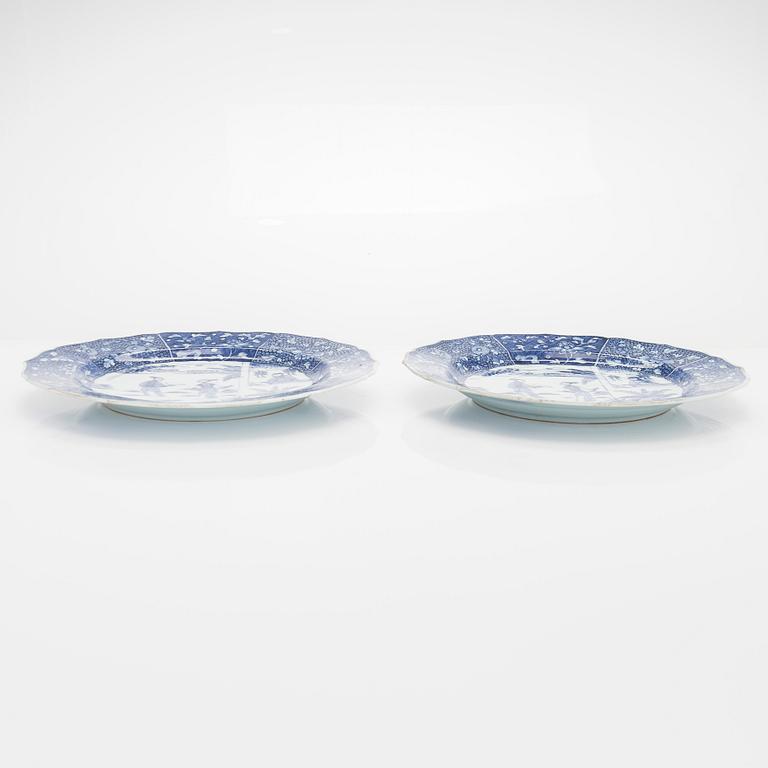 Two porcelain dishes, Qing dynasty, early 18th Century.