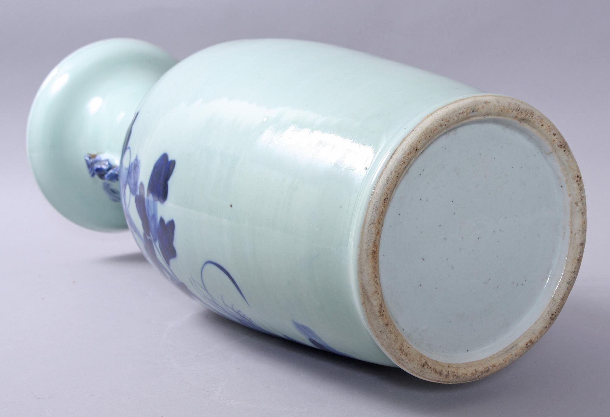 GOLVURNA, porslin. Kina. 1800-tal.