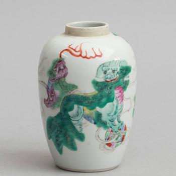 VAS, porslin, Kina, Qing dynastin, 1800-tal.