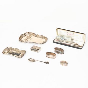 Silver, 9 pieces, including mark of Robert Pringle & Sons, London 1903.