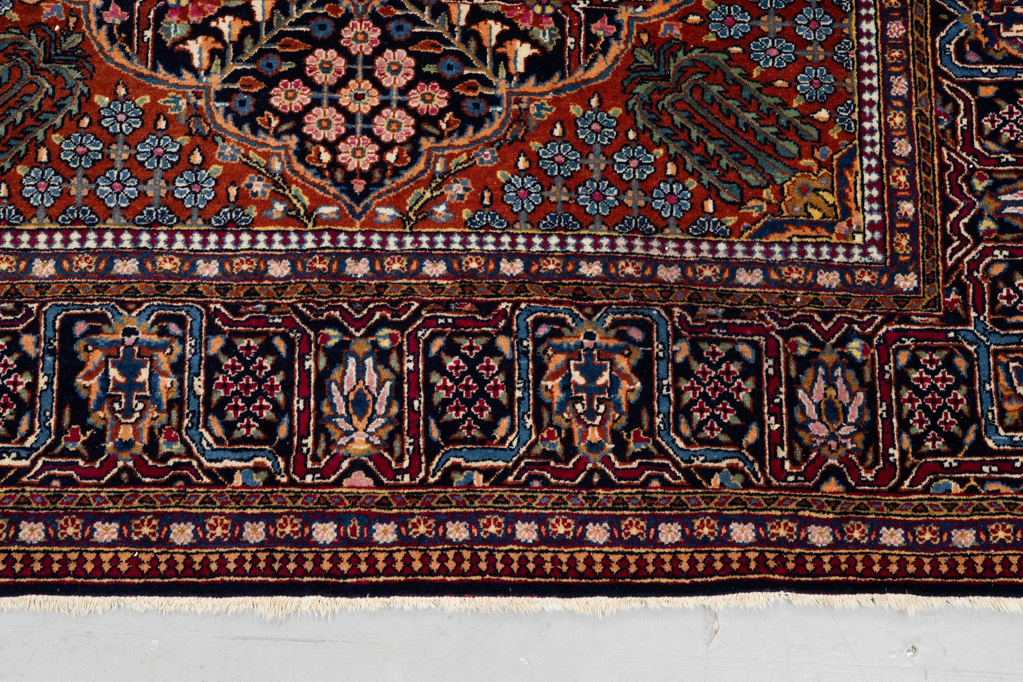 A rug, semi-antique Kashan, ca 216,5 x 140 cm.