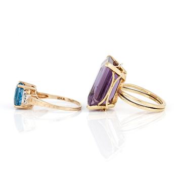 RINGAR, 2 st, med ametist och blå topas, olika guld halter.