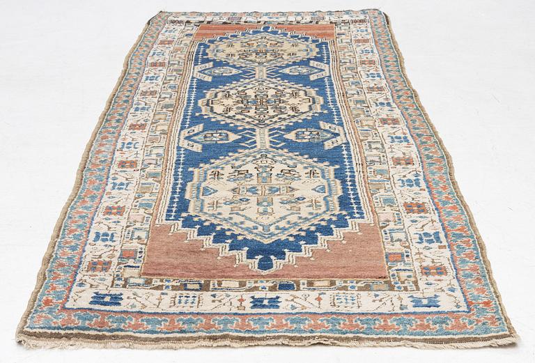 Rug, Sarab, approx. 298 x 120 cm.