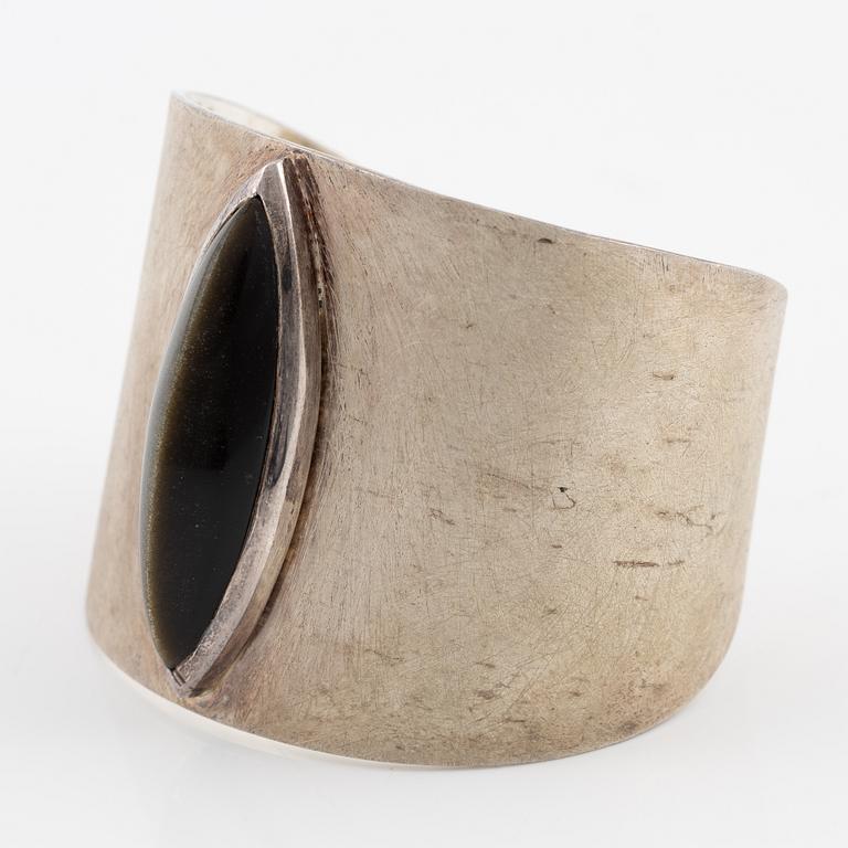 Armring, silver med kattögesten, Schweiz.