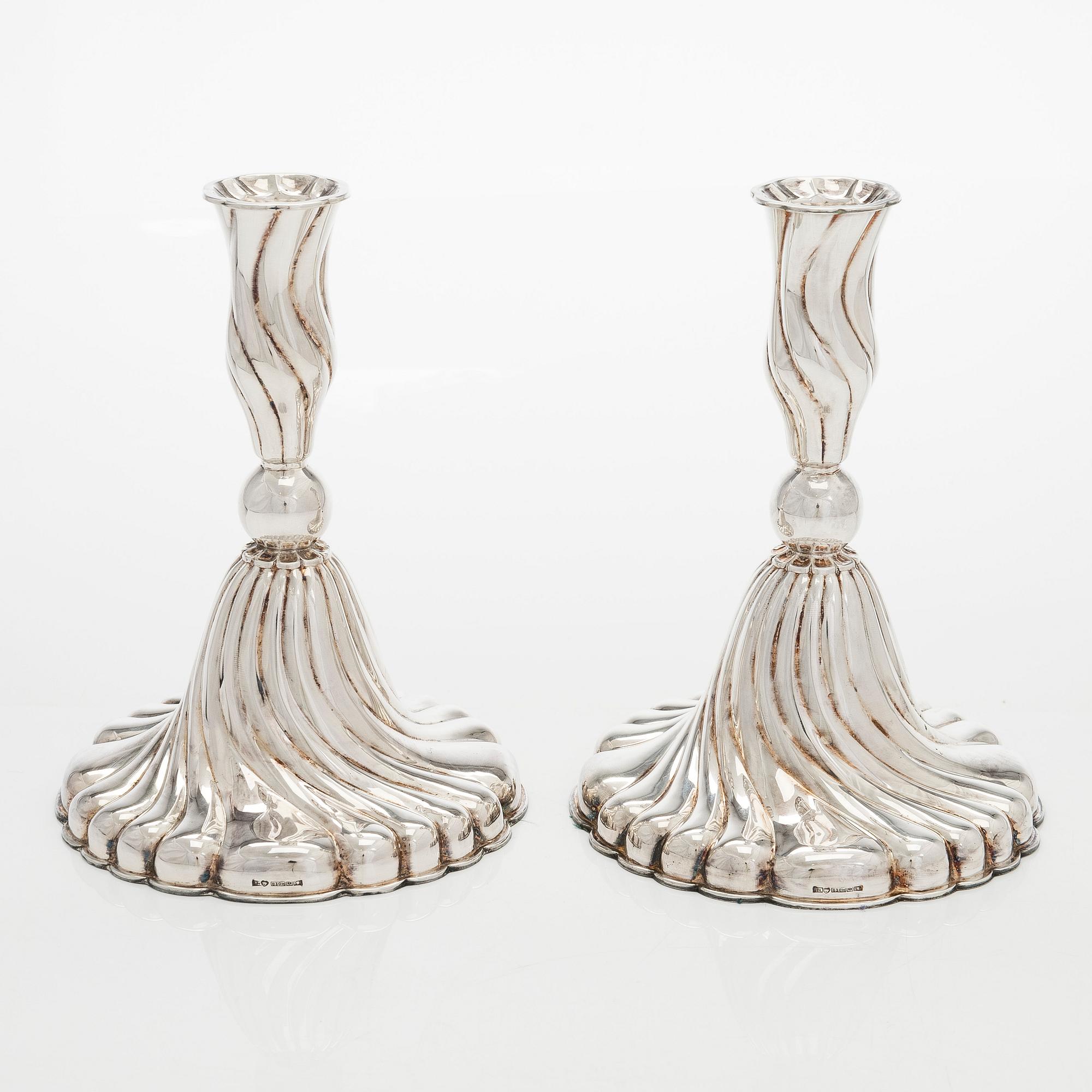 Ljusstakar, ett par, silver, Turun Hopea, Åbo 1971.