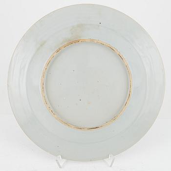 Plate and bowls, porcelain, China, including the Qing Dynasty, Qianlong (1736-95) (3 pieces).
