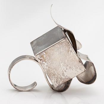 Paula Häiväoja, A sterling silver ring.  Pentti Roos/Studio Paula, Helsinki 1969.