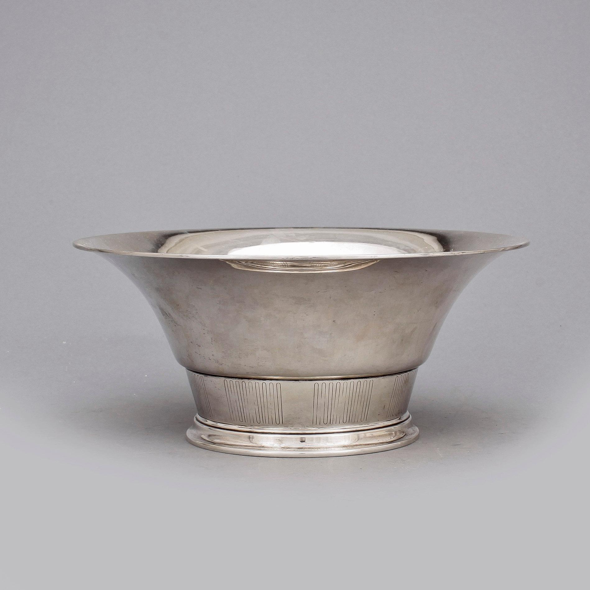 SKÅL, silver, CG Hallberg, Stockholm, 1930-tal. Vikt ca470g.