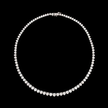 1160. A brilliant cut diamond riviérè necklace, tot. app. 22 cts.