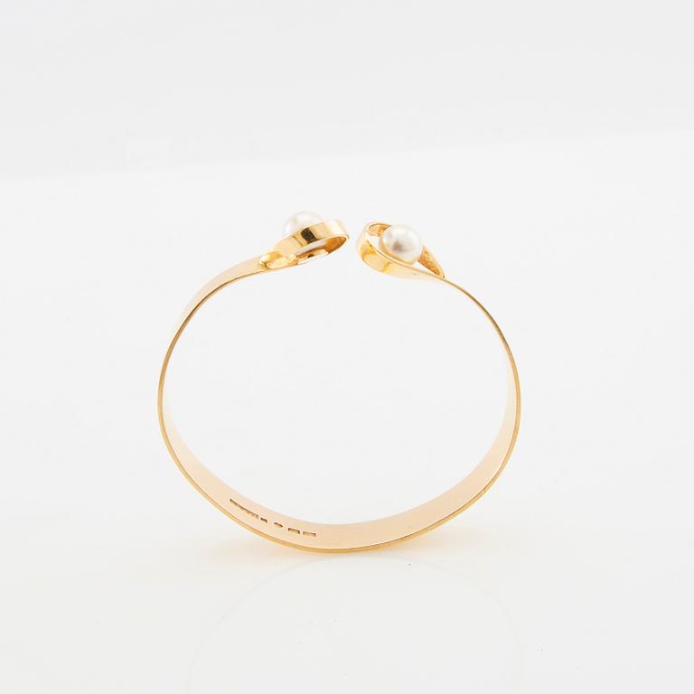 Armband 18K guld med odlade pärlor.