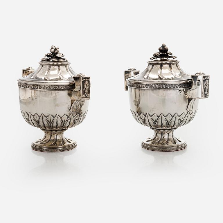 Sokerikkopari, vadit ja sirotinlusikat, hopeaa, JE Torsk, Tukholma 1902.