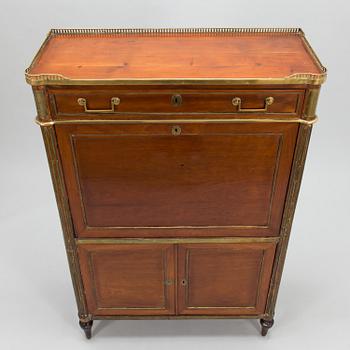 A Directory style mahogany bureau (France 1795-1799).