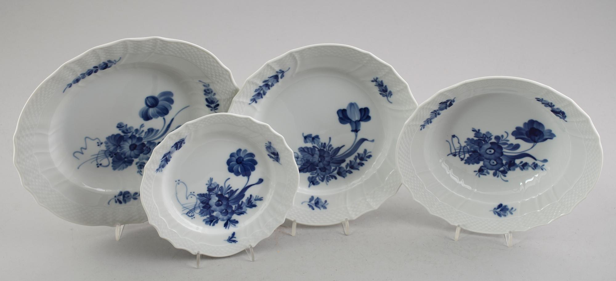 MATSERVIS, 48 delar, porslin, "Blå Blomst", Royal Copenhagen.