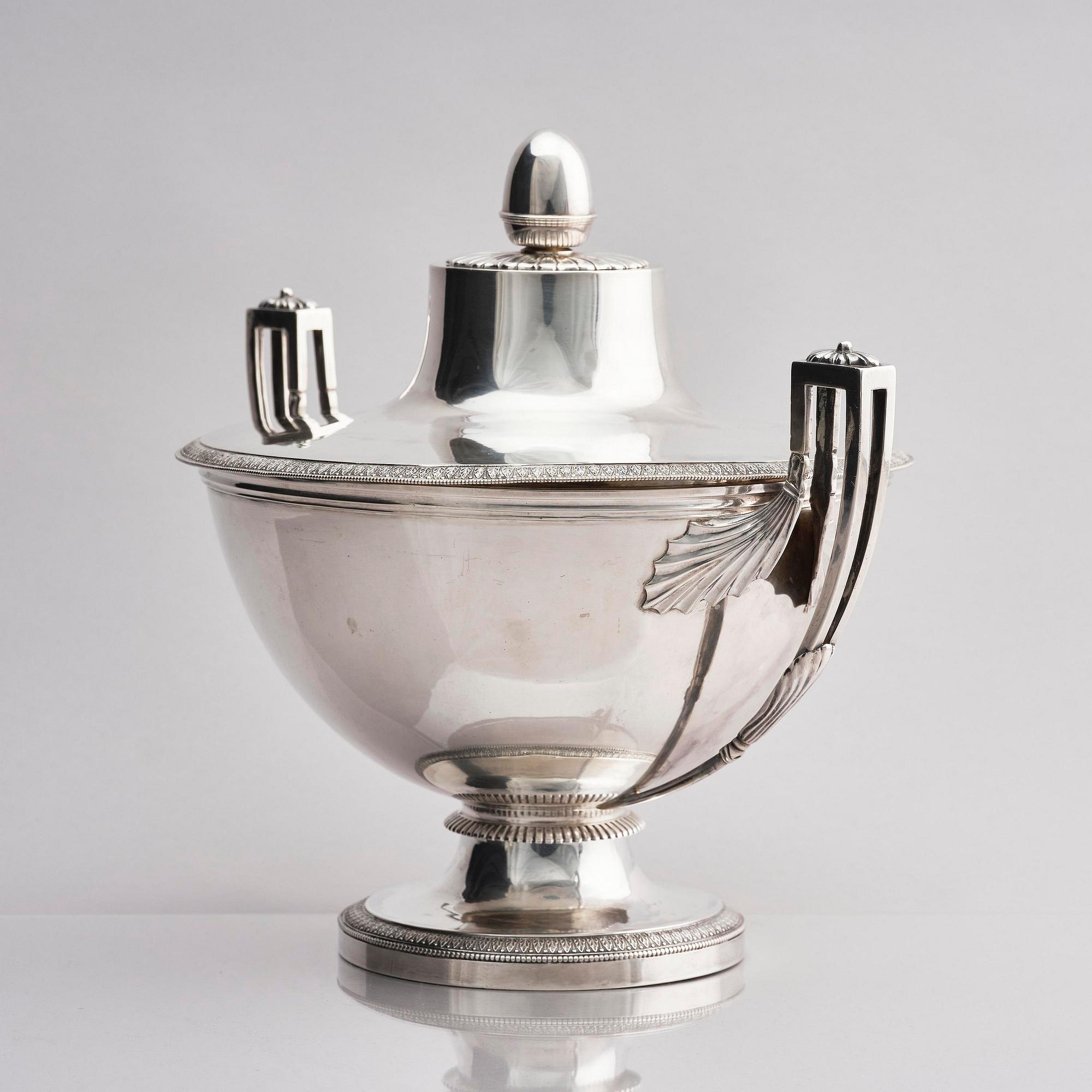 A Swiss silver tureen with lid, mark of Bossard & Sohn, 20th Century.