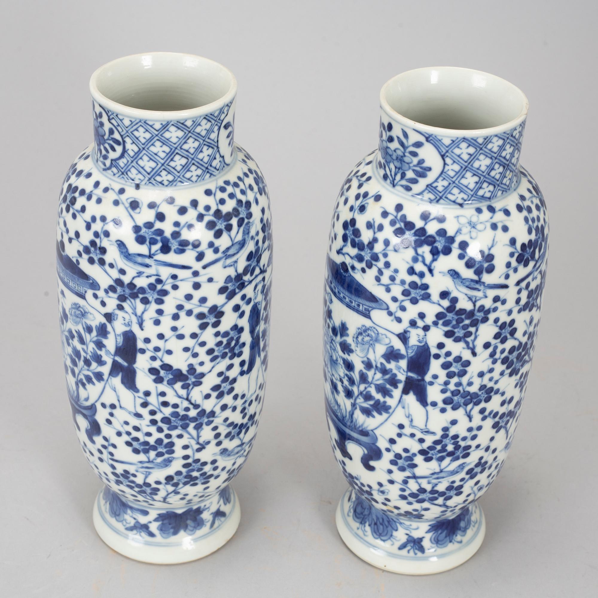 A pair of blue and white figural vases, Qing dynasty, late 19th century.