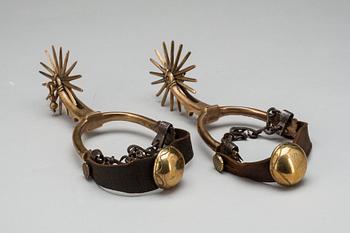 SPORRAR, ett par. Mässing.