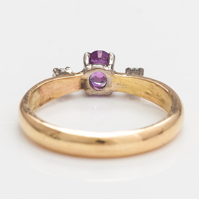 An 18K gold ring with a ruby and diamonds ca. 0.12 ct in total. Lagercrantz Jewellery, Tammisaari 2015.
