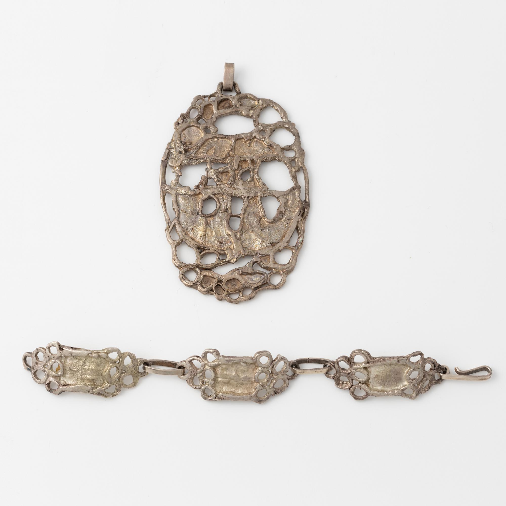 Lars Arby, ett hänge och ett armband, silver, Göteborg 1977 och 1982.