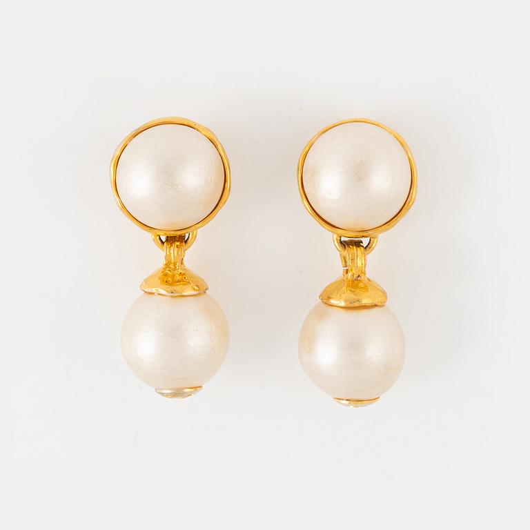 Chanel, earrings, a pair circa 1990.