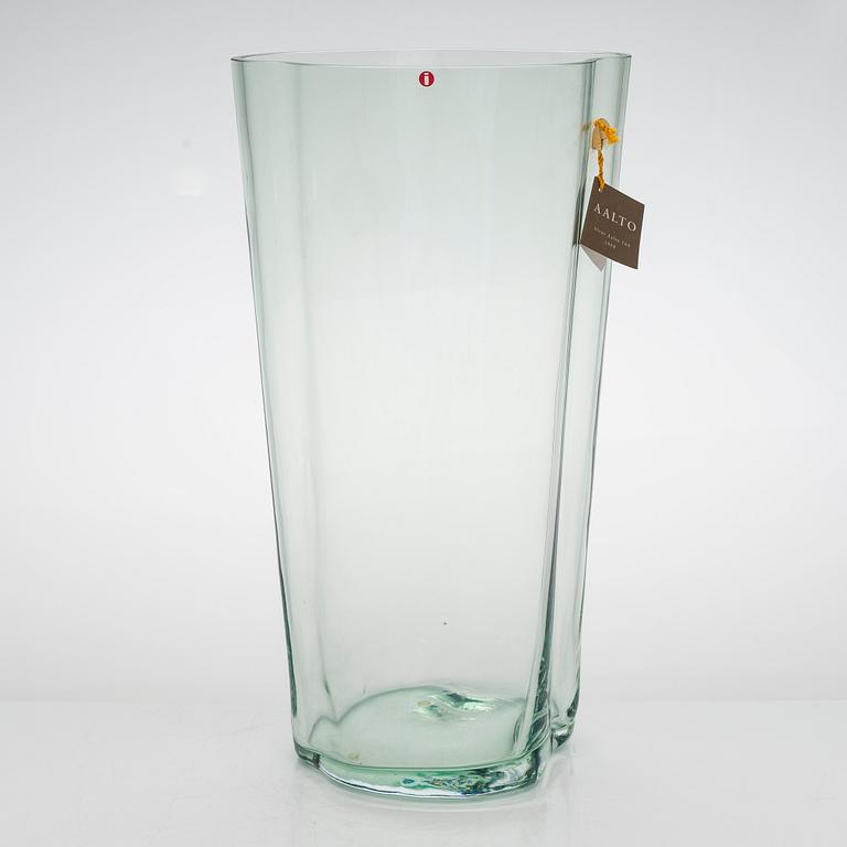 Alvar Aalto, anniversary vase, signed Alvar Aalto 100 1998 Iittala 1302/1998.