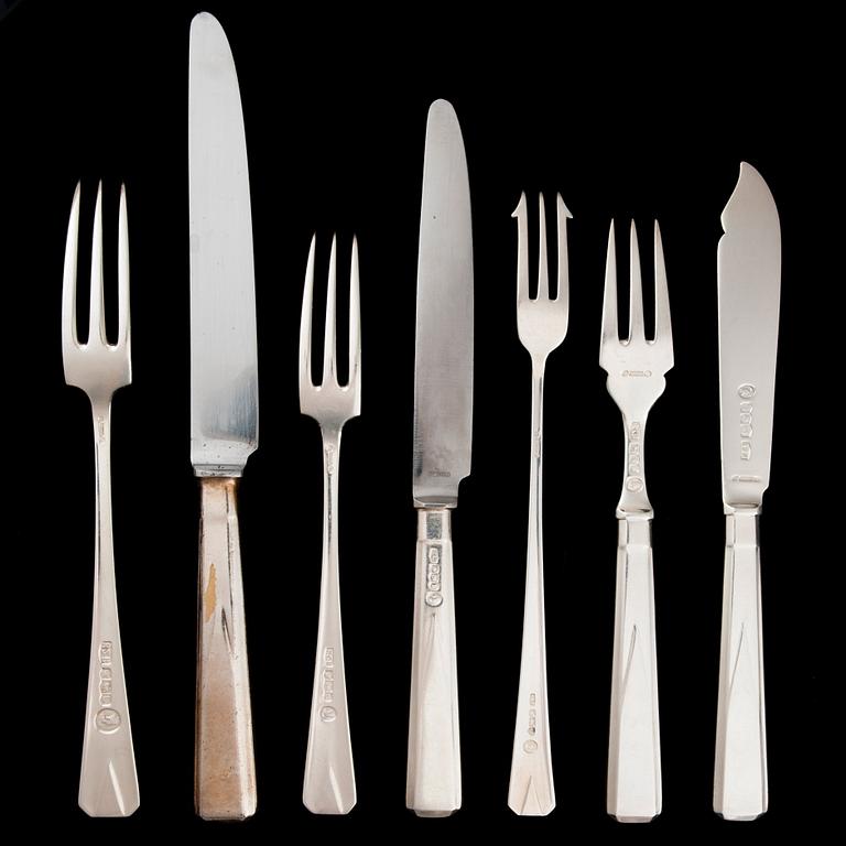 FLATWARE SET, 134 PIECES, sterling silver. England, Sheffield 1953. Silver weight c. 4100 g.