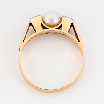 RING, 18K gold, cultured pearl and white stones. Alton, Falköping 1970.