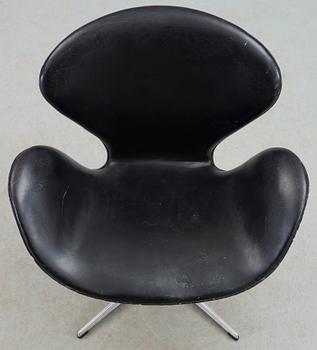 ARNE JACOBSEN, fåtölj, "Svanen", Fritz Hansen, Danmark 1960-tal.