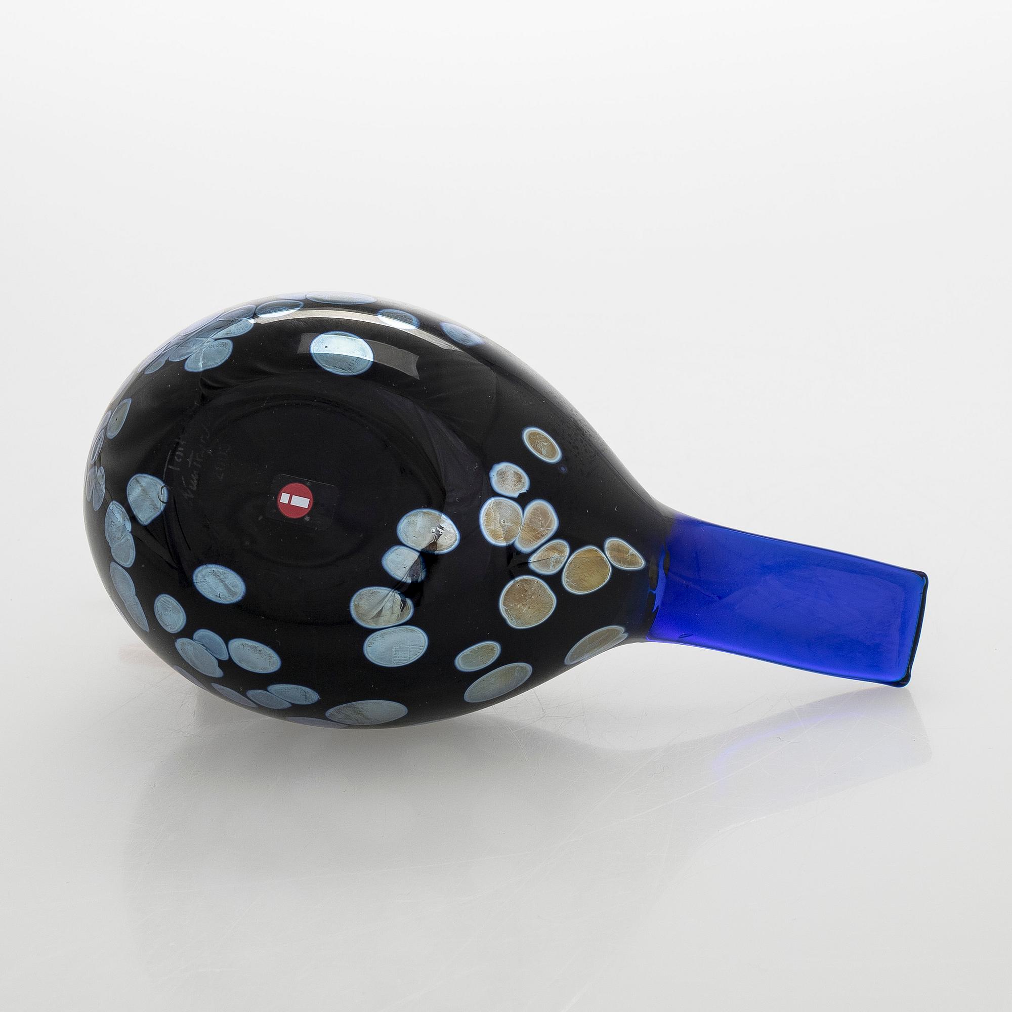 Oiva Toikka, an annual bird 2003, signed O. Toikka Nuutajärvi 2003.