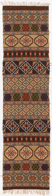 Bänkalängd, allmoge, krabbasnår, 1900-tal. 237 x 62 cm.