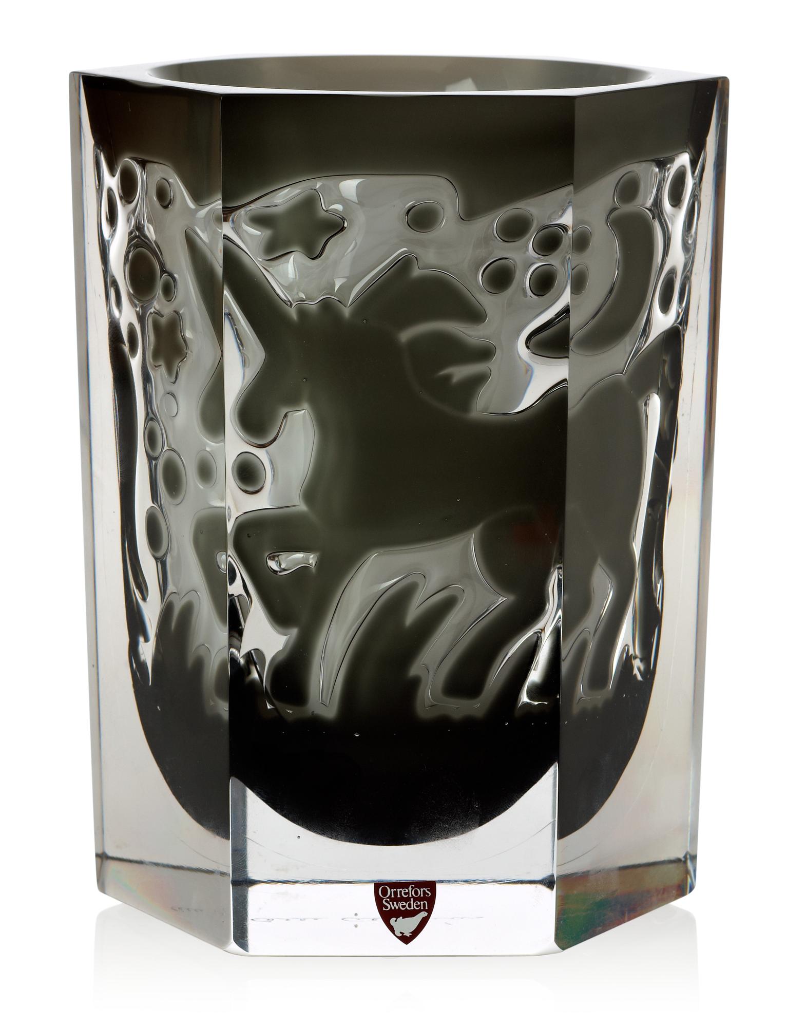 An Olle Alberius ariel 'Enhörning/The unicorn' glass vase, Orrefors Gallery 1988.