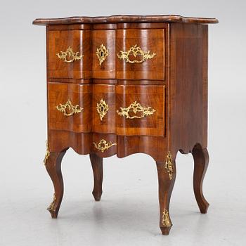 Byrå, rokokostil, 1800-tal.