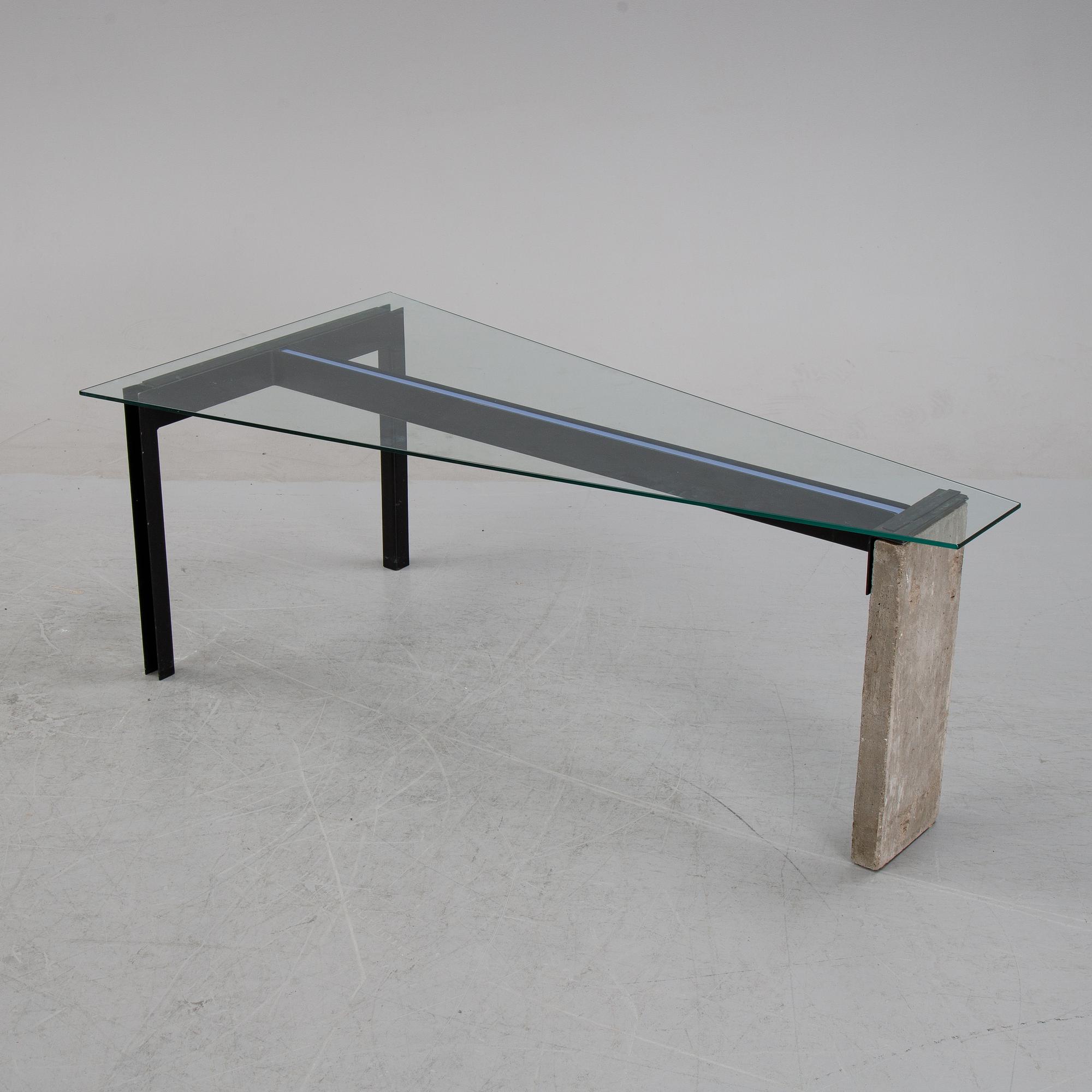 A 'Concrete' table by Jonas Bohlin for Källemo, end of the 20th Century.
