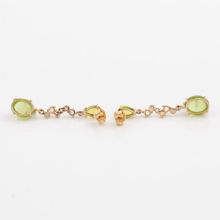 Earrings, Mandelstam, 18K gold set with cabochon-cut peridots, tourmalines, and brilliant-cut diamonds.