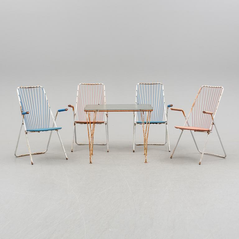 A garden table and four chairs, troligen 1950-tal.