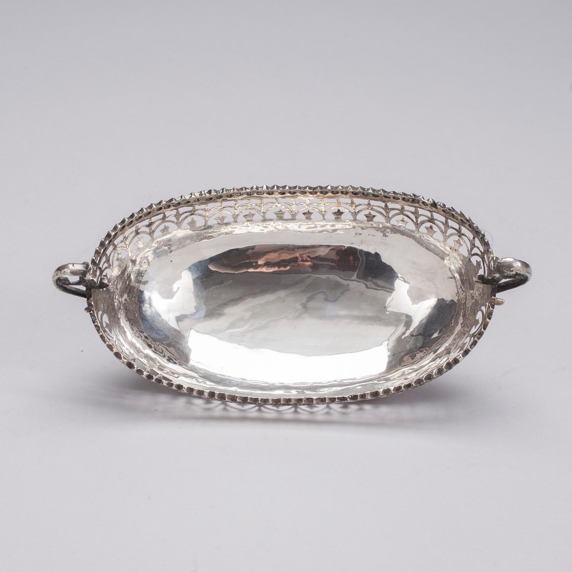 BONBONJÄR, silver, 1900-tal. Vikt 185,6 g.