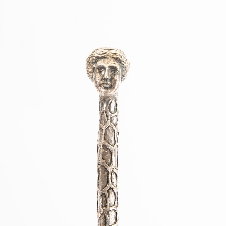 Salvador Dalí, skulptur, silverpatinerad  brons, märkt Dali och numrerad 595/1500.