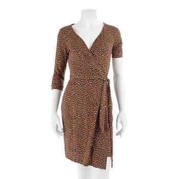 394. DIANE VON FÜRSTENBERG, a leopard print cotton wrap dress.