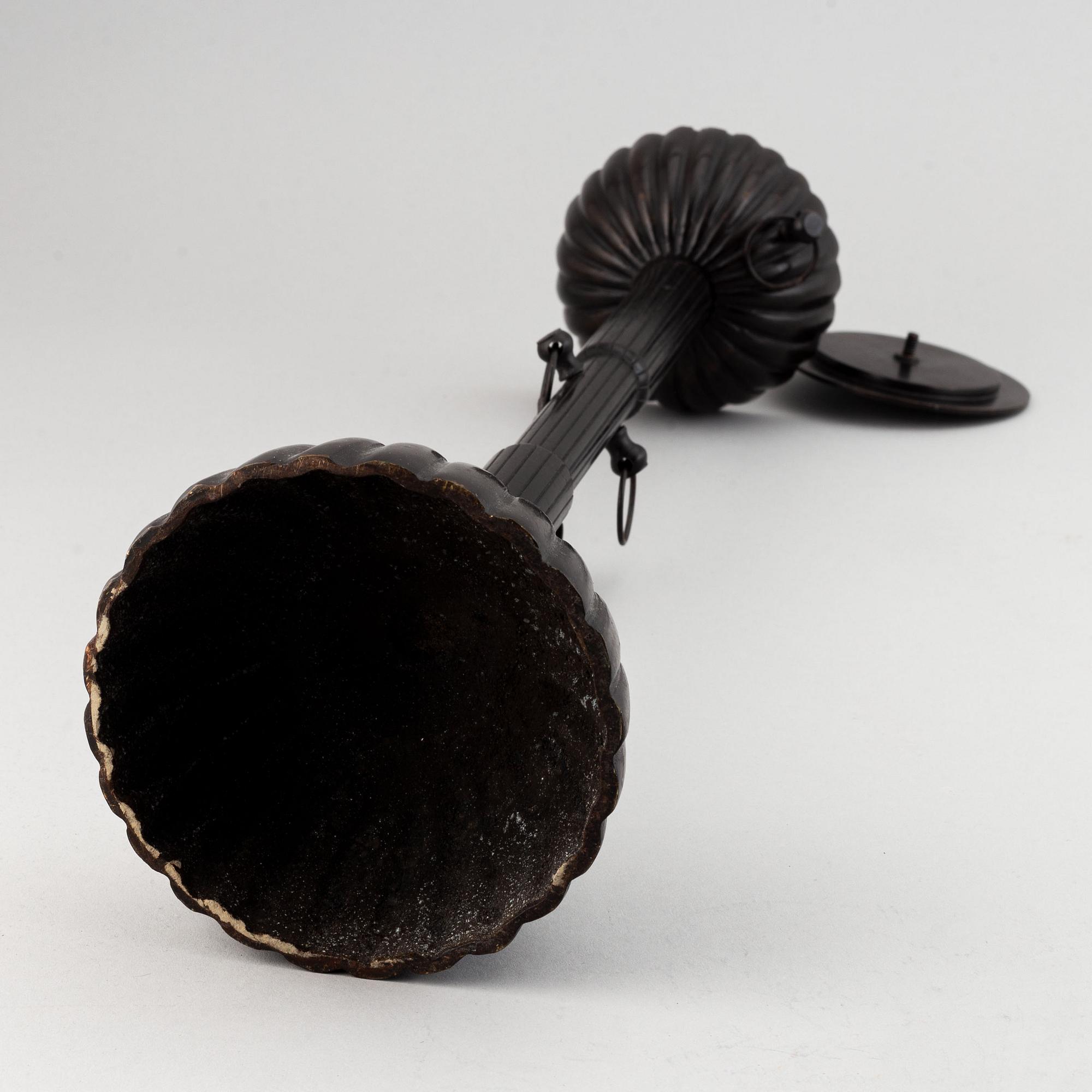 Ljushållare, brons. Japan, 1900-tal.
