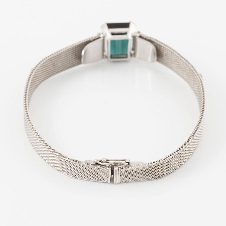 Armband 18K vitguld med en fasettslipad turmalin och runda briljantslipade diamanter.